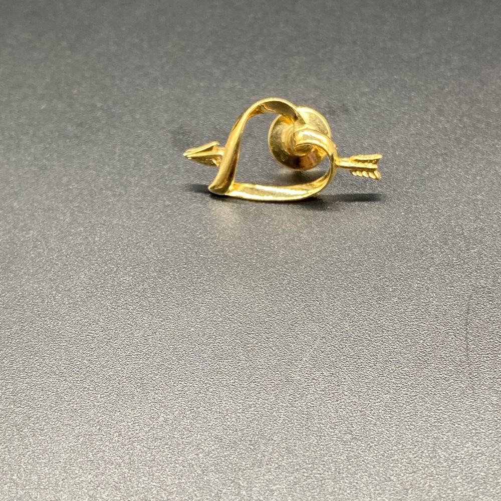 Item 956 Vintage 80’s Avon Heart & Arrow Pin